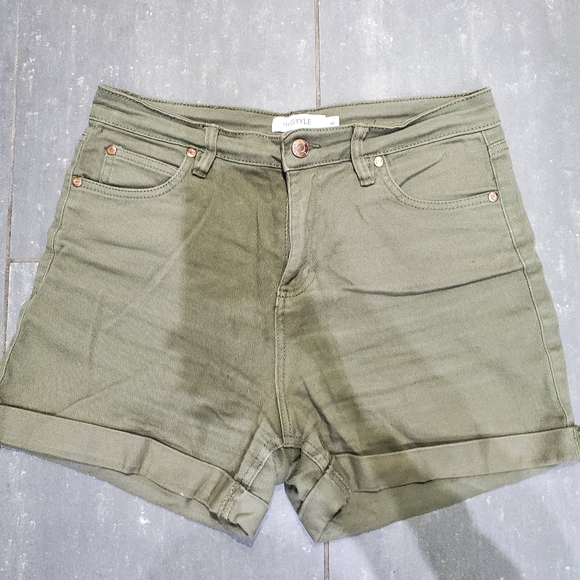 Army green shorts - Picture 1 of 3